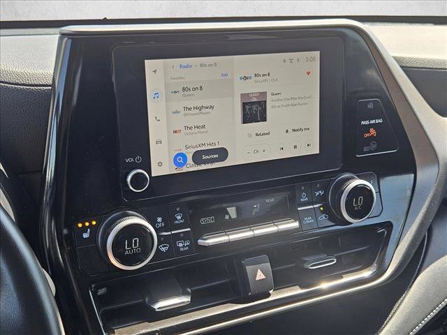 Used 2025 Toyota Highlander XLE FWD image 13