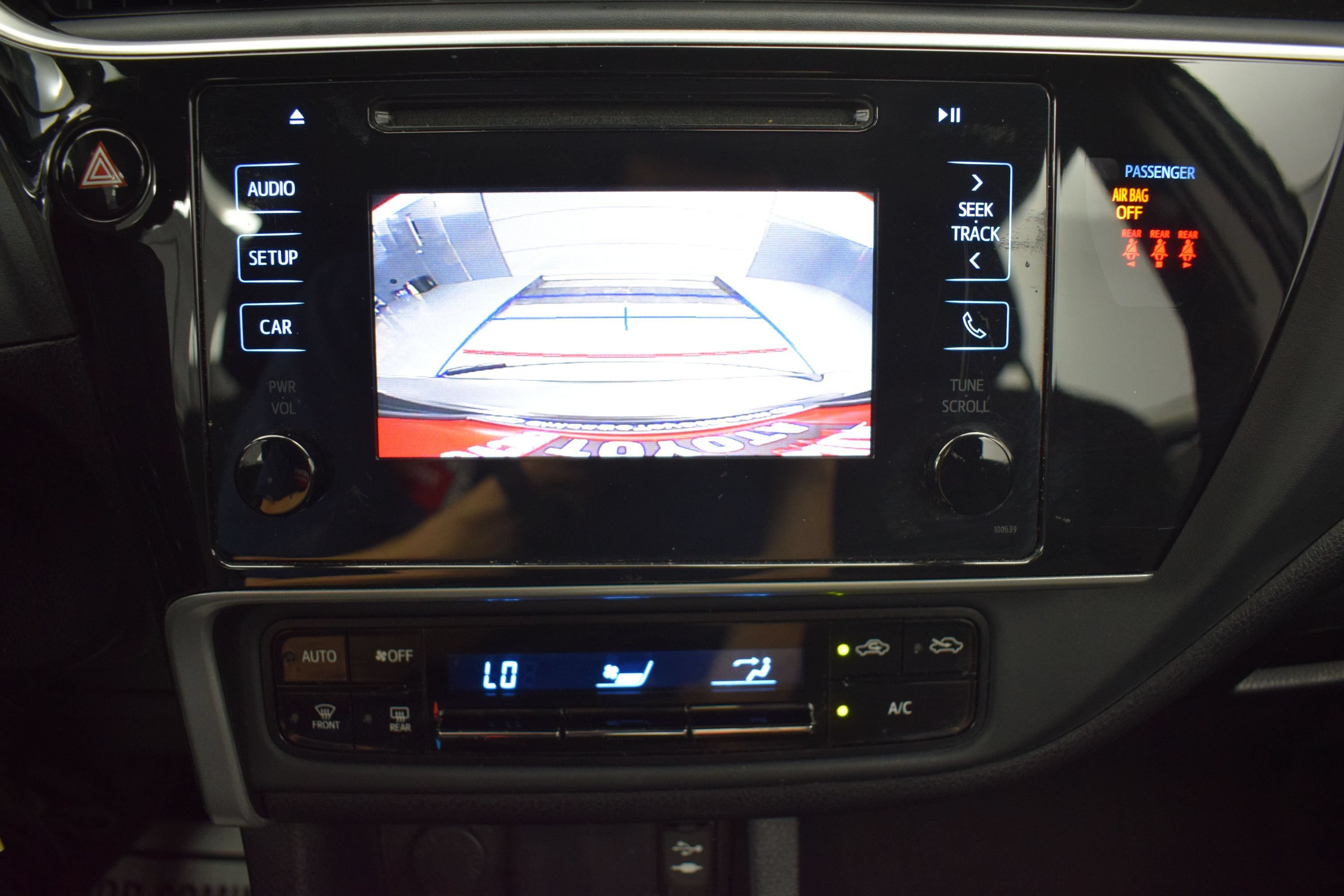 Used 2018 Toyota Corolla LE FWD image 15