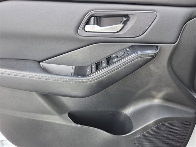 Certified 2025 Nissan Rogue SV image 22