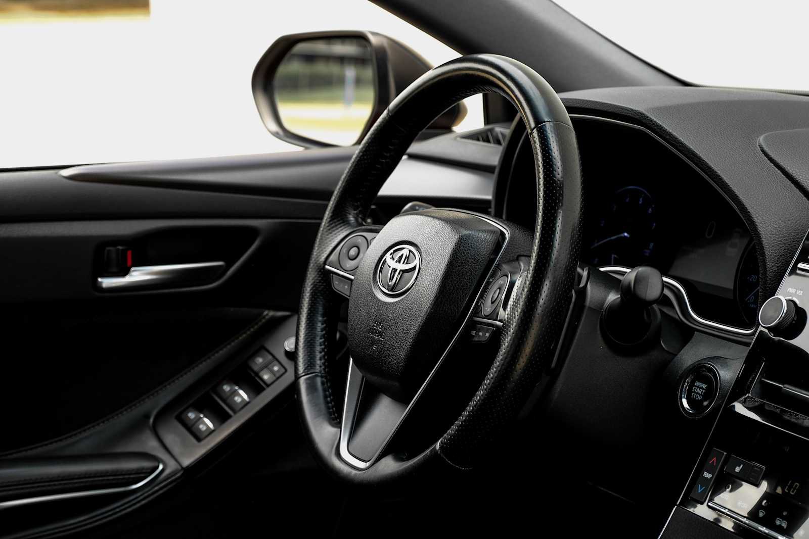 Used 2019 Toyota Avalon XSE image 18