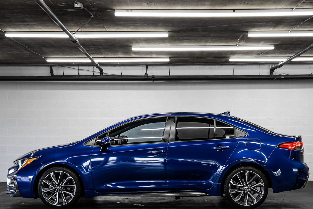 Used 2020 Toyota Corolla XSE FWD image 2