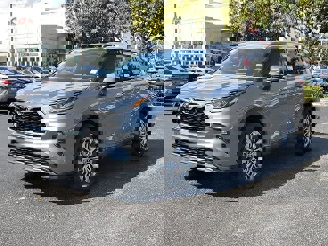 New 2026 Toyota Highlander Platinum image 2