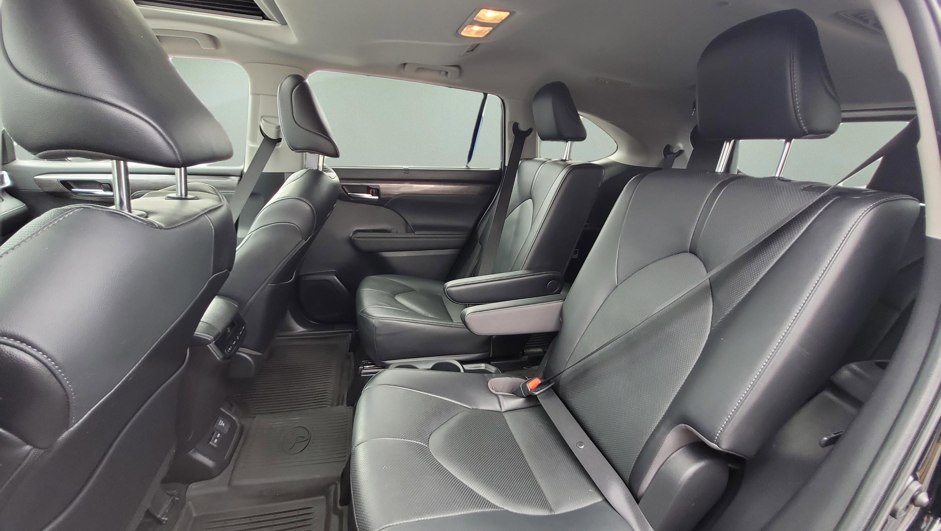 Used 2023 Toyota Highlander Limited image 18