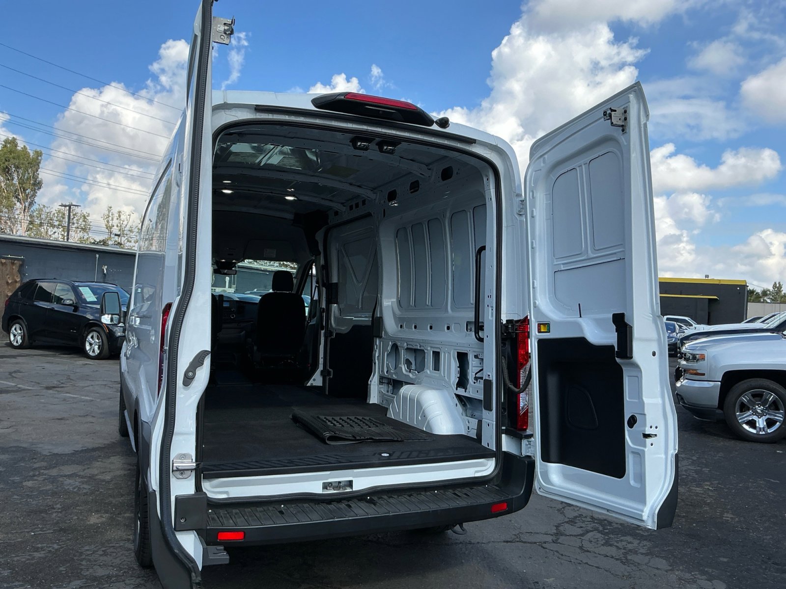 Used 2023 Ford Transit 250 Medium Roof RWD image 22