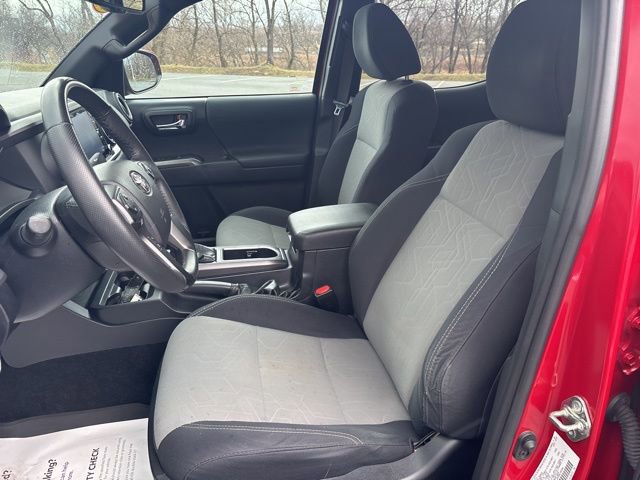 Used 2021 Toyota Tacoma TRD Sport AWD/4WD image 37