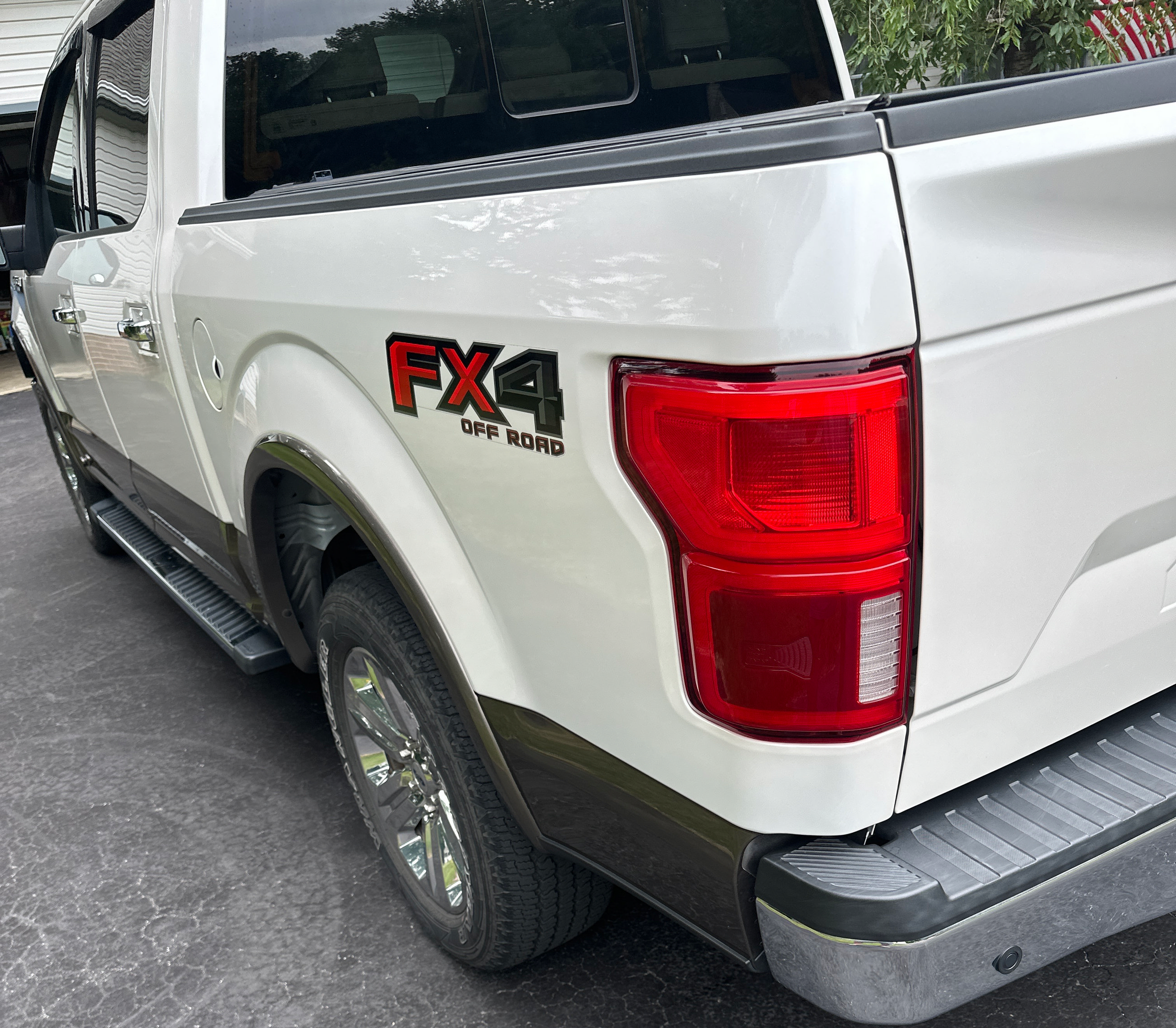 Used 2018 Ford F150 Lariat w/ Equipment Group 502A Luxury AWD/4WD image 6