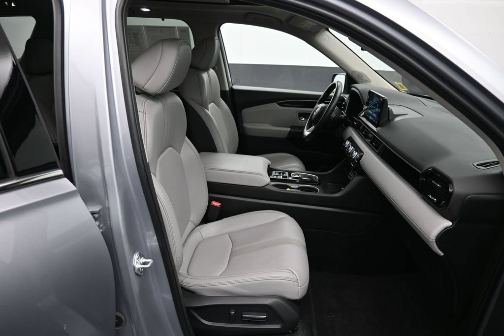 Certified 2023 Honda Pilot Touring image 31