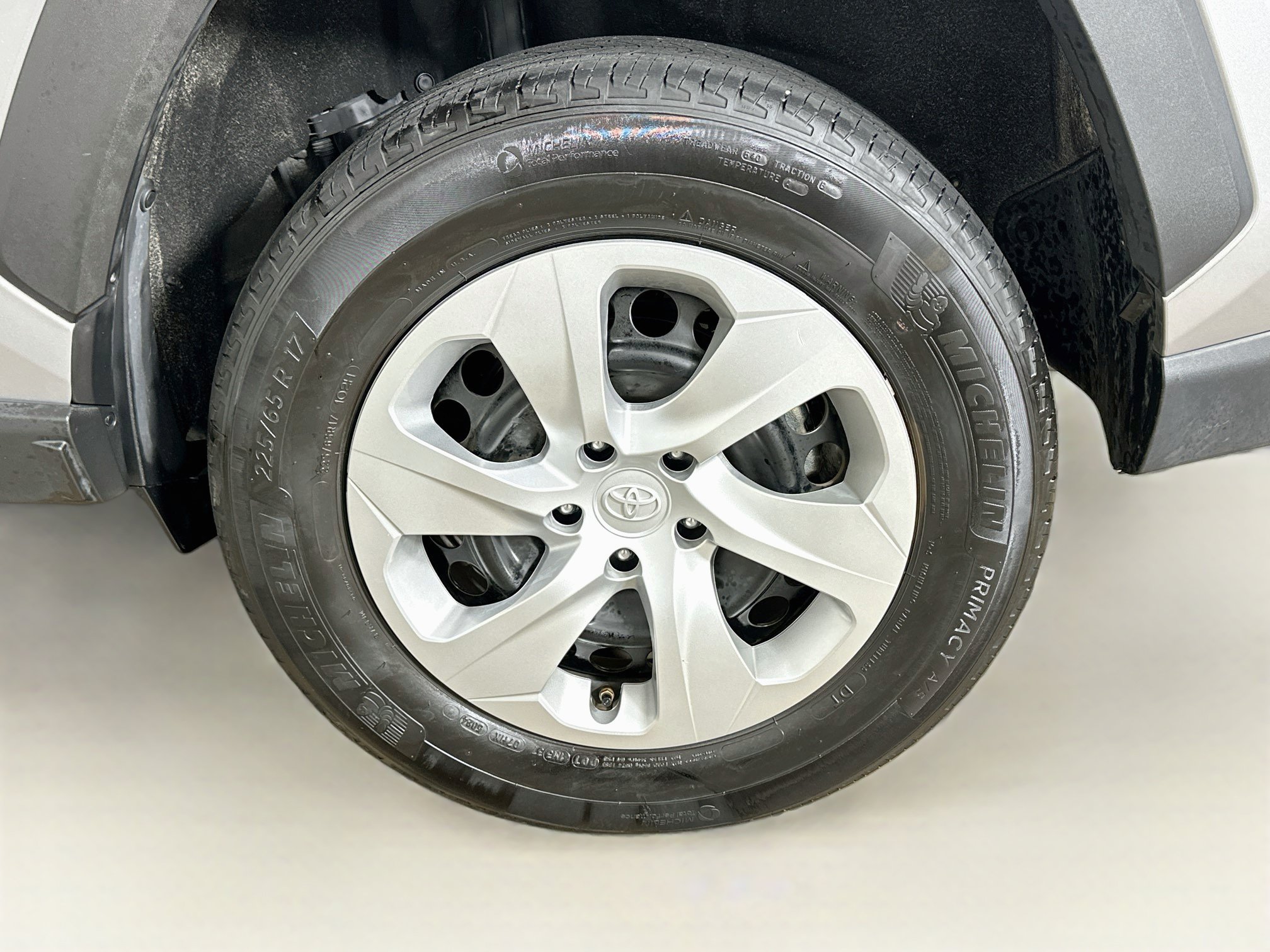 Used 2025 Toyota RAV4 LE FWD image 11