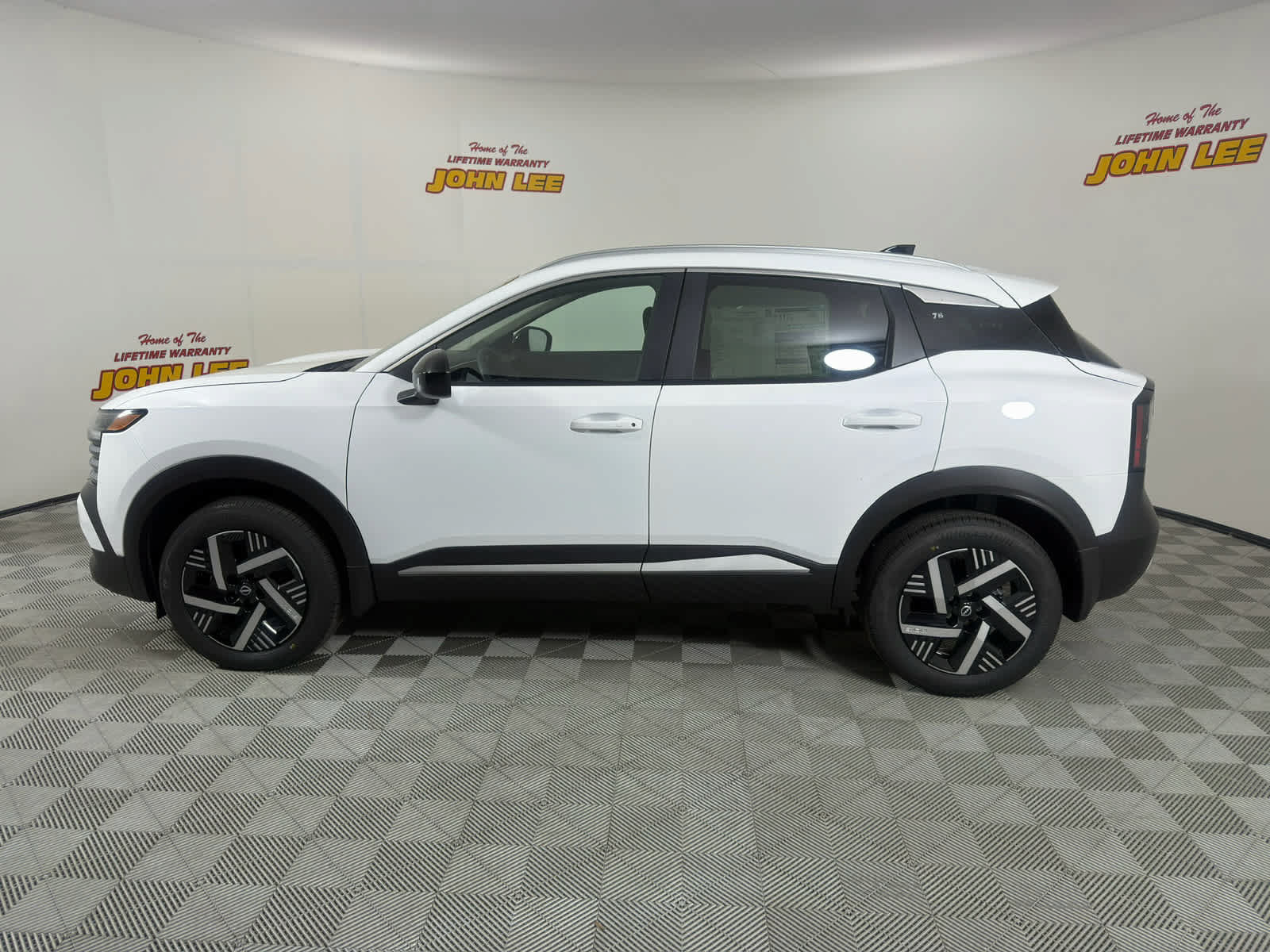 New 2026 Nissan Kicks SV w/ SV Premium Package FWD image 2