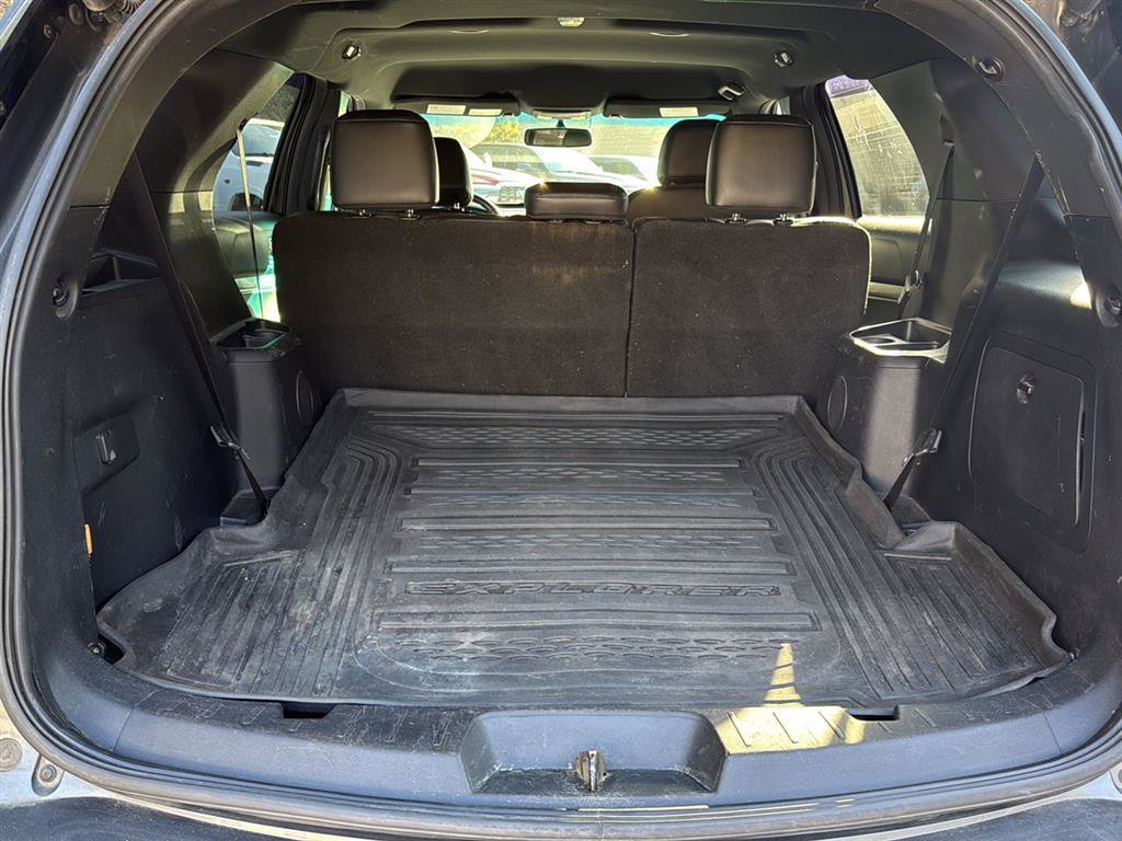 Used 2017 Ford Explorer XLT w/ Equipment Group 202A AWD/4WD image 7