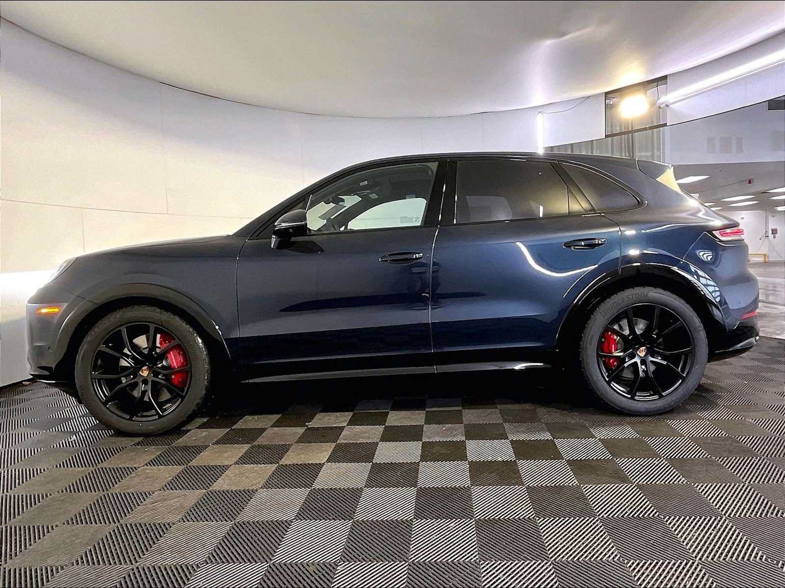 New 2026 Porsche Cayenne GTS AWD/4WD image 2