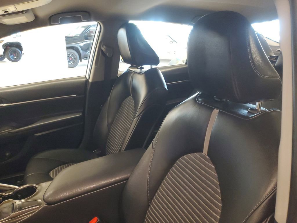 Used 2023 Toyota Camry SE image 16