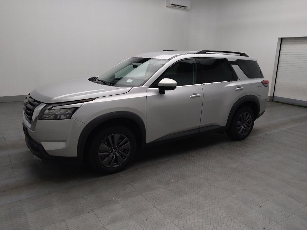 Used 2023 Nissan Pathfinder SV image 2