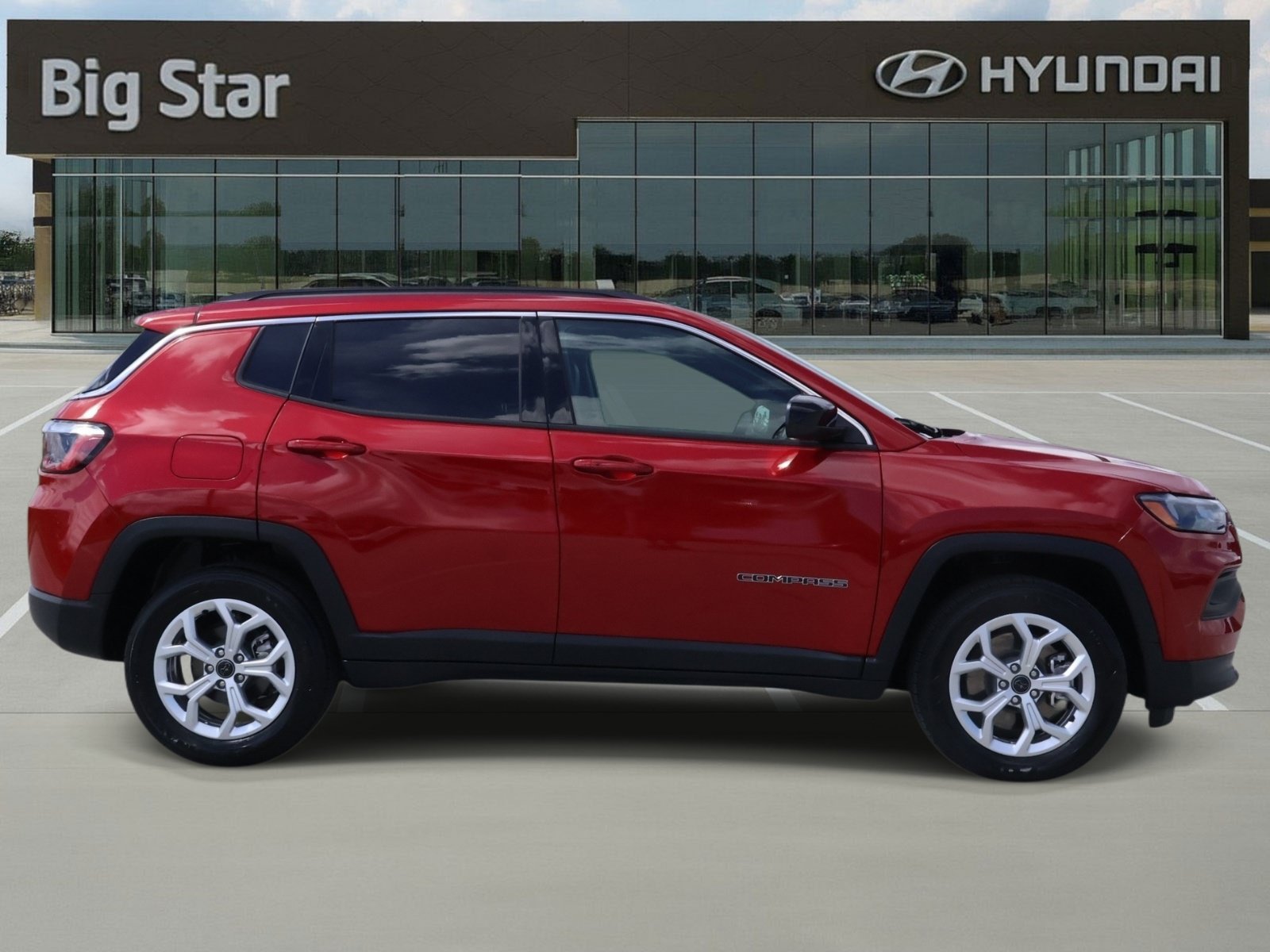 Used 2026 Jeep Compass Latitude AWD/4WD image 5
