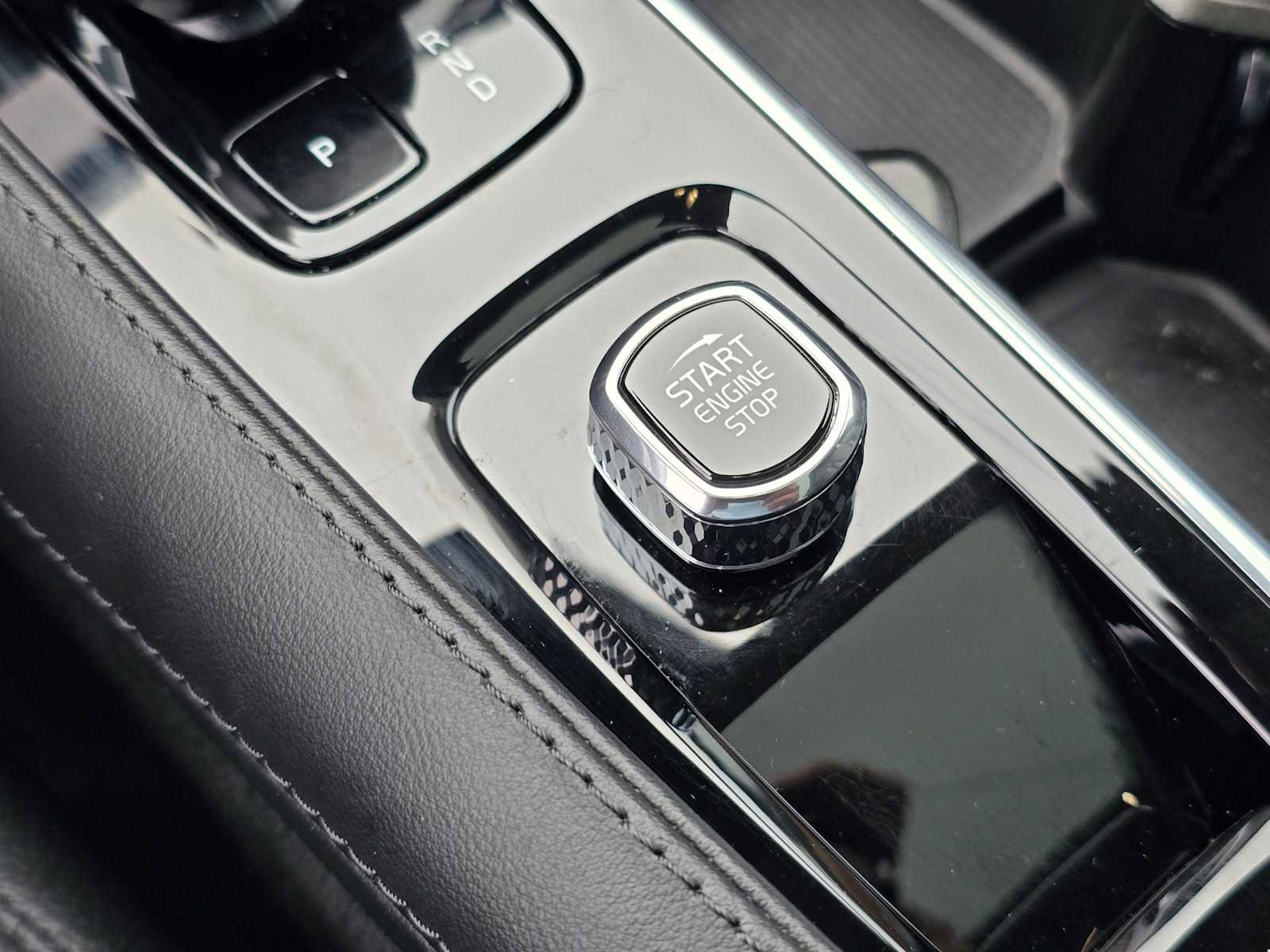 Certified 2024 Volvo XC90 T8 Plus w/ Protection Package Premier image 34