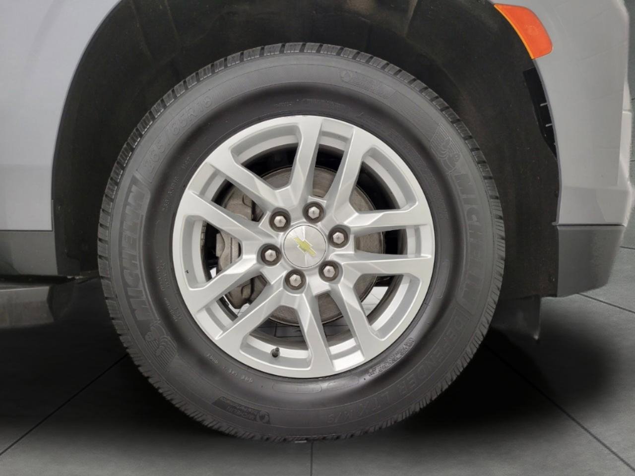 Used 2021 Chevrolet Suburban LT w/ Luxury Package image 3