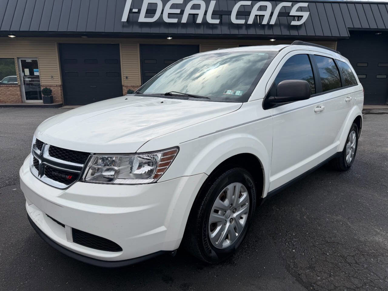 Used 2016 Dodge Journey SE w/ Flexible Seating Group image 1