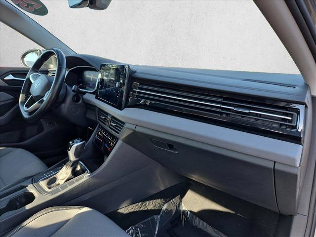 Used 2025 Volkswagen Jetta SE FWD image 21