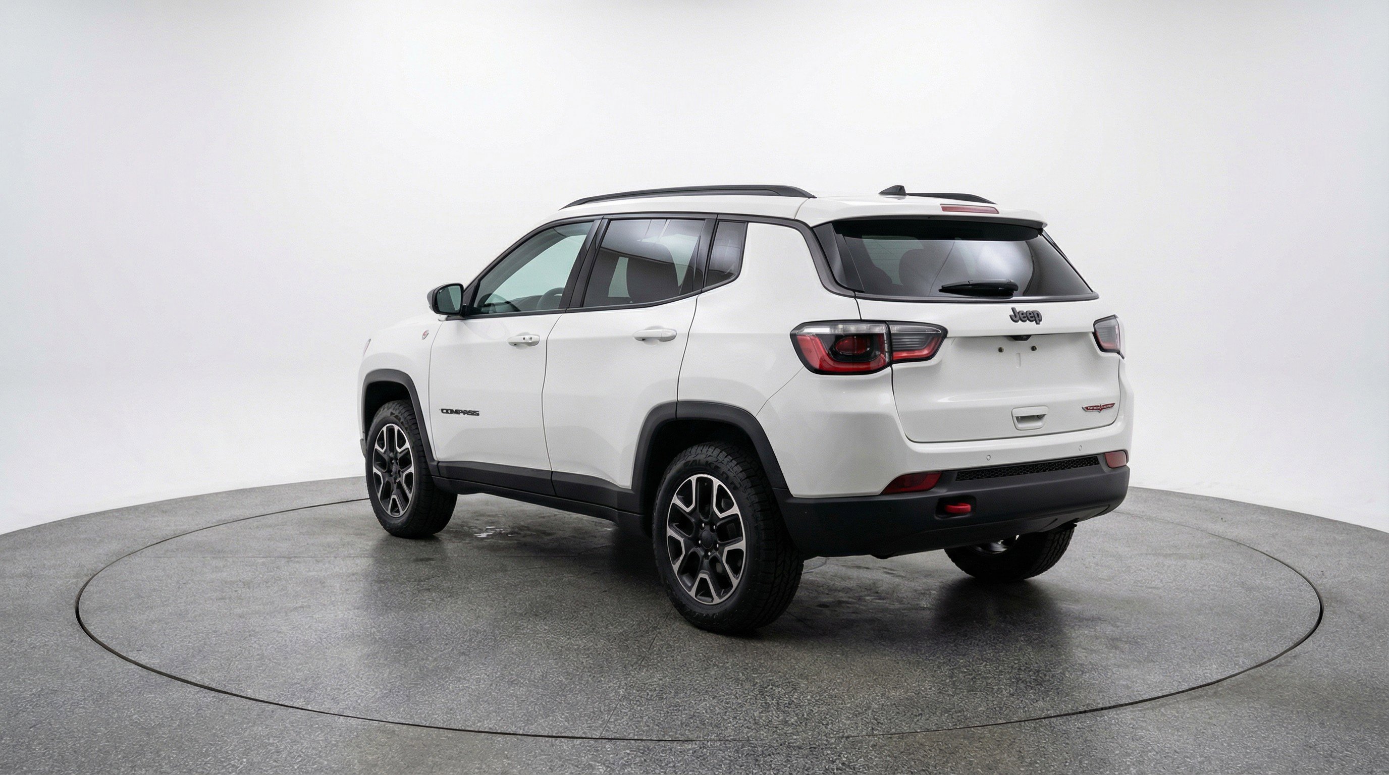 Used 2025 Jeep Compass Trailhawk AWD/4WD image 6
