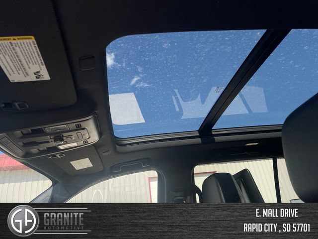 Used 2021 Chevrolet Tahoe Z71 w/ Z71 Off-Road Package AWD/4WD image 23