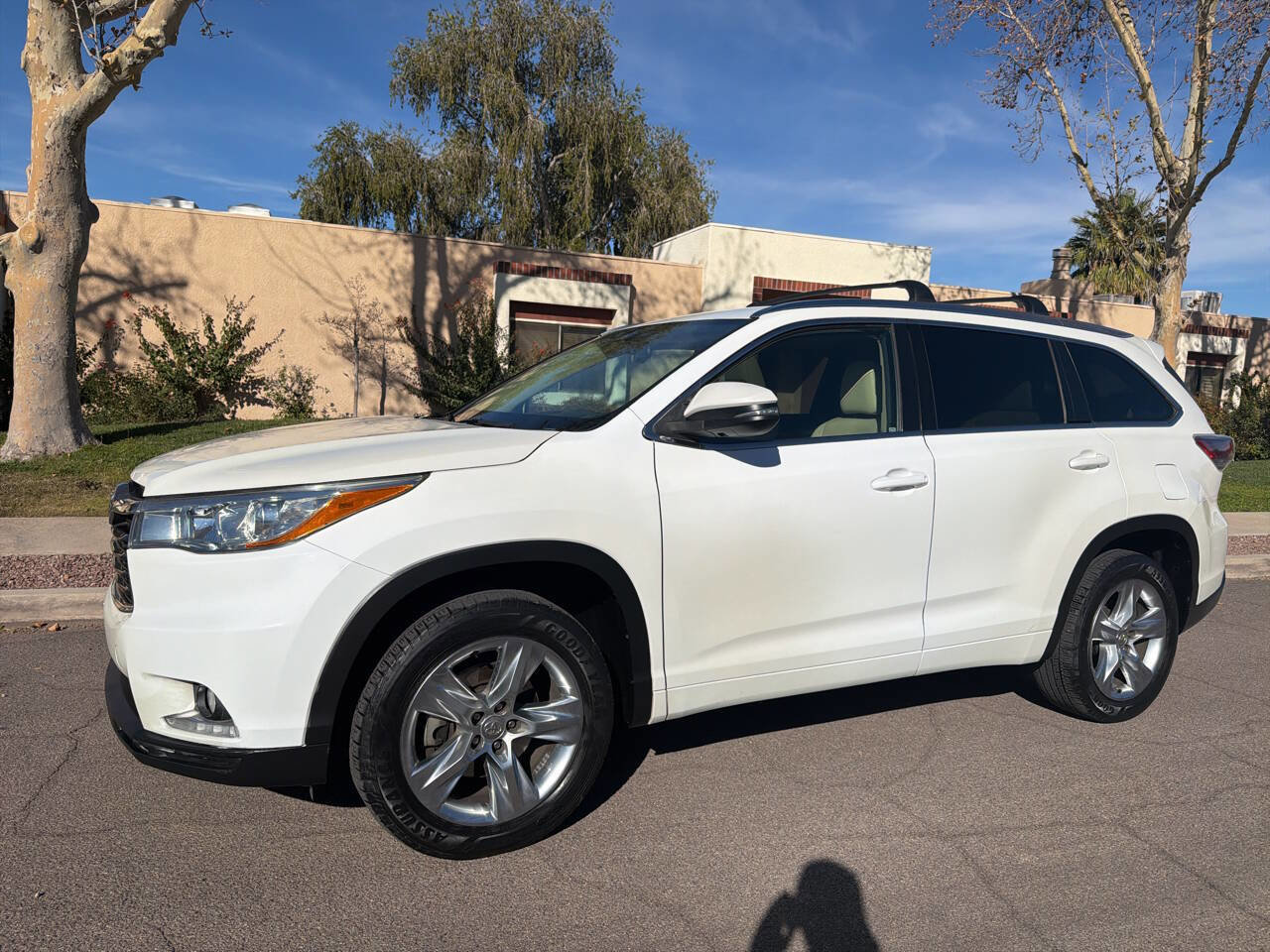 Used 2015 Toyota Highlander Limited image 3
