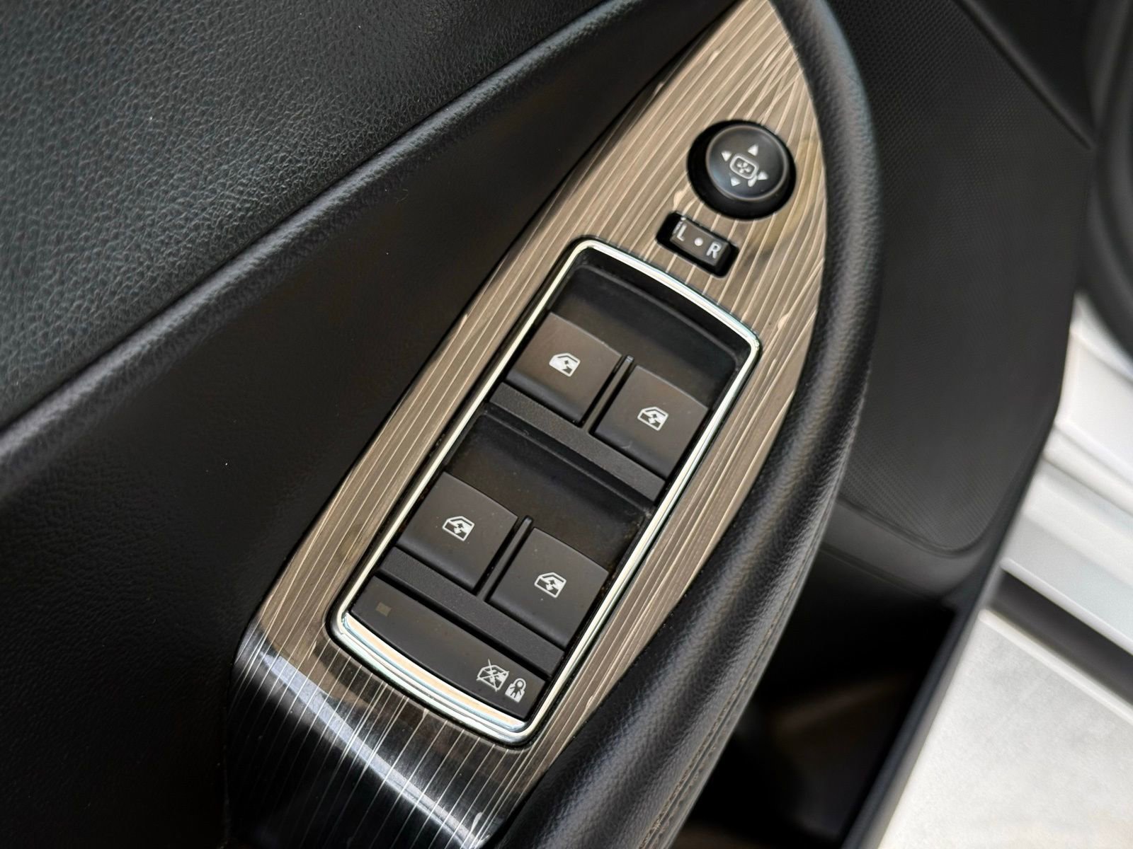 Used 2017 Chevrolet Impala LT image 16