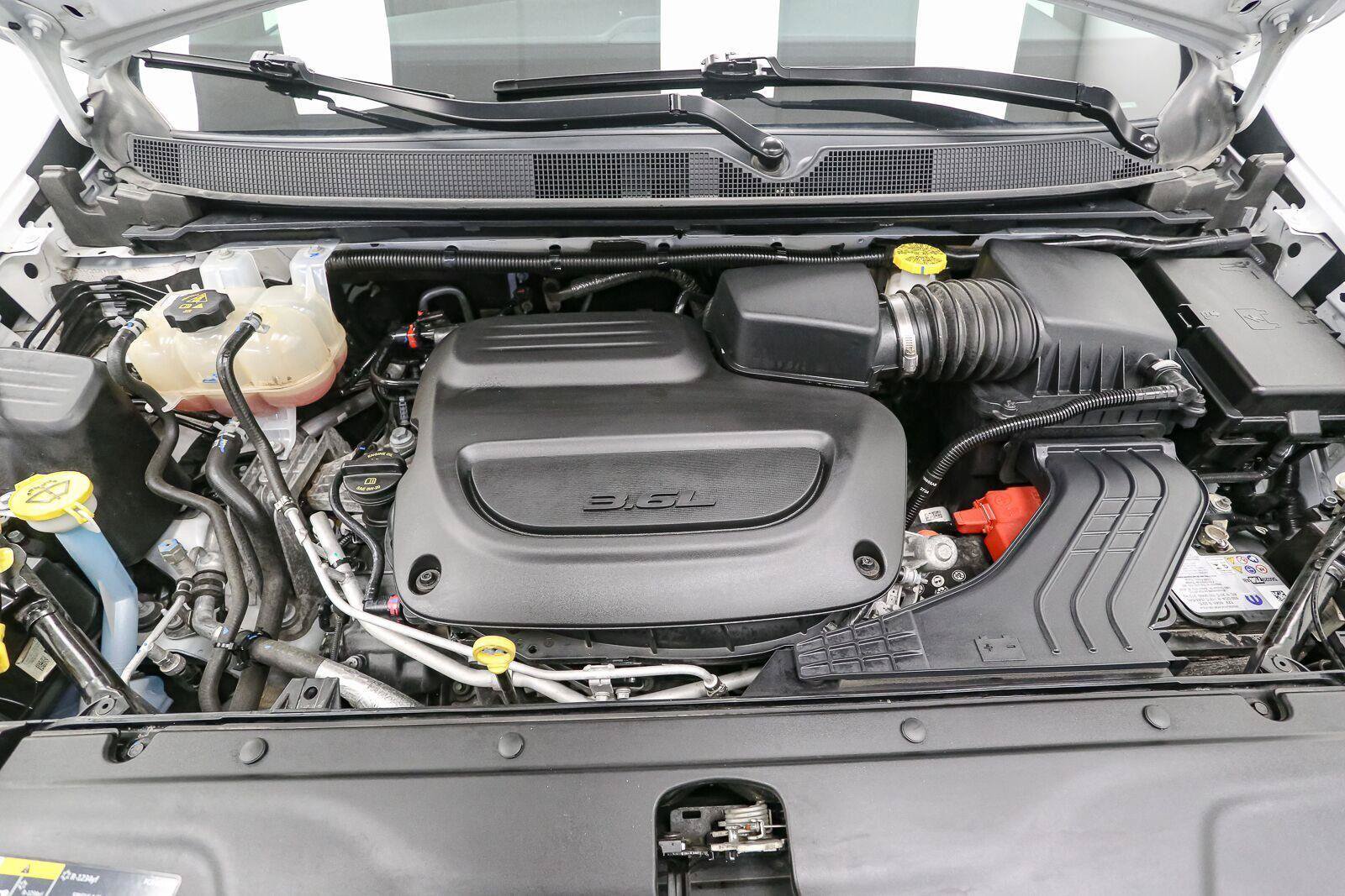 Used 2025 Chrysler Pacifica Select FWD image 13