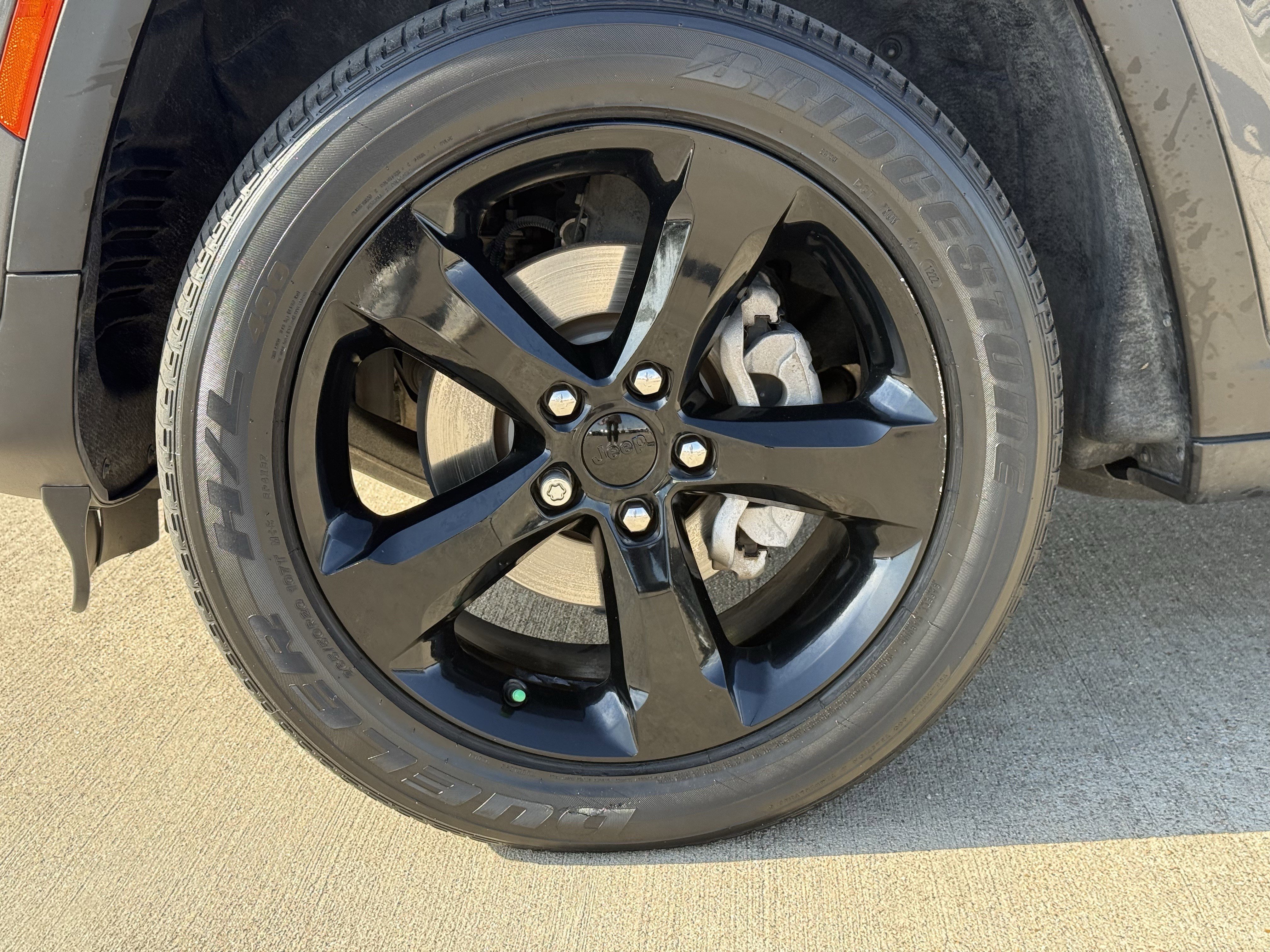 Used 2023 Jeep Grand Cherokee Altitude image 12