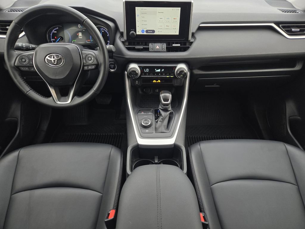 Used 2025 Toyota RAV4 XLE Premium image 28