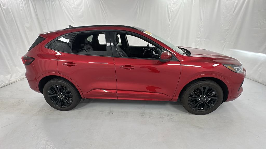 Used 2024 Ford Escape ST-Line Elite w/ Premium Technology Package image 2