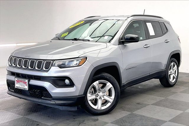 Used 2024 Jeep Compass Latitude w/ Altitude Special Edition AWD/4WD image 12
