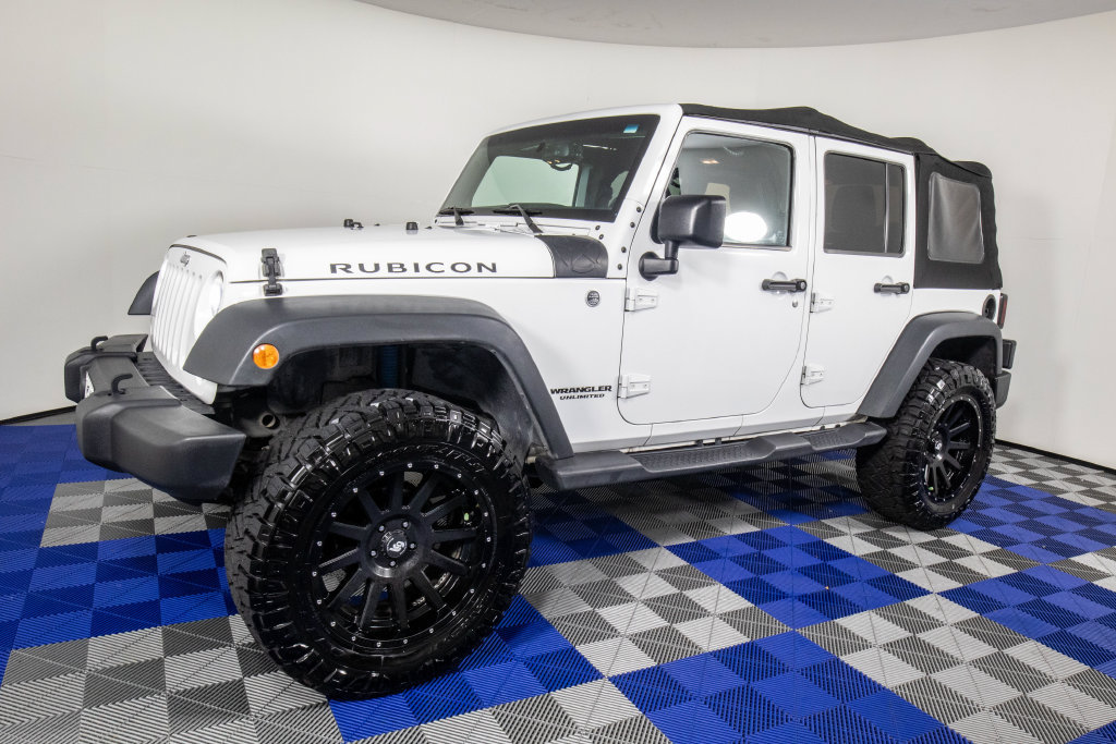 Used 2015 Jeep Wrangler Unlimited Rubicon AWD/4WD image 2