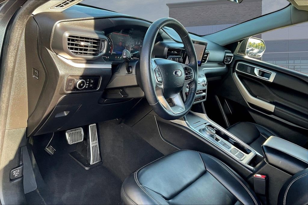 Used 2023 Ford Explorer XLT w/ Equipment Group 202A image 17