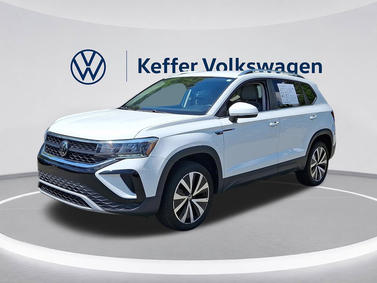Used 2024 Volkswagen Taos SE FWD image 3