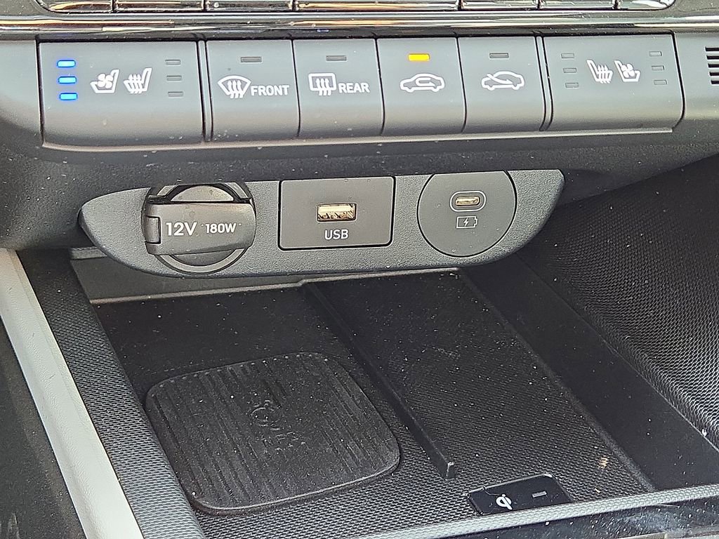Used 2025 Hyundai Elantra Limited image 30