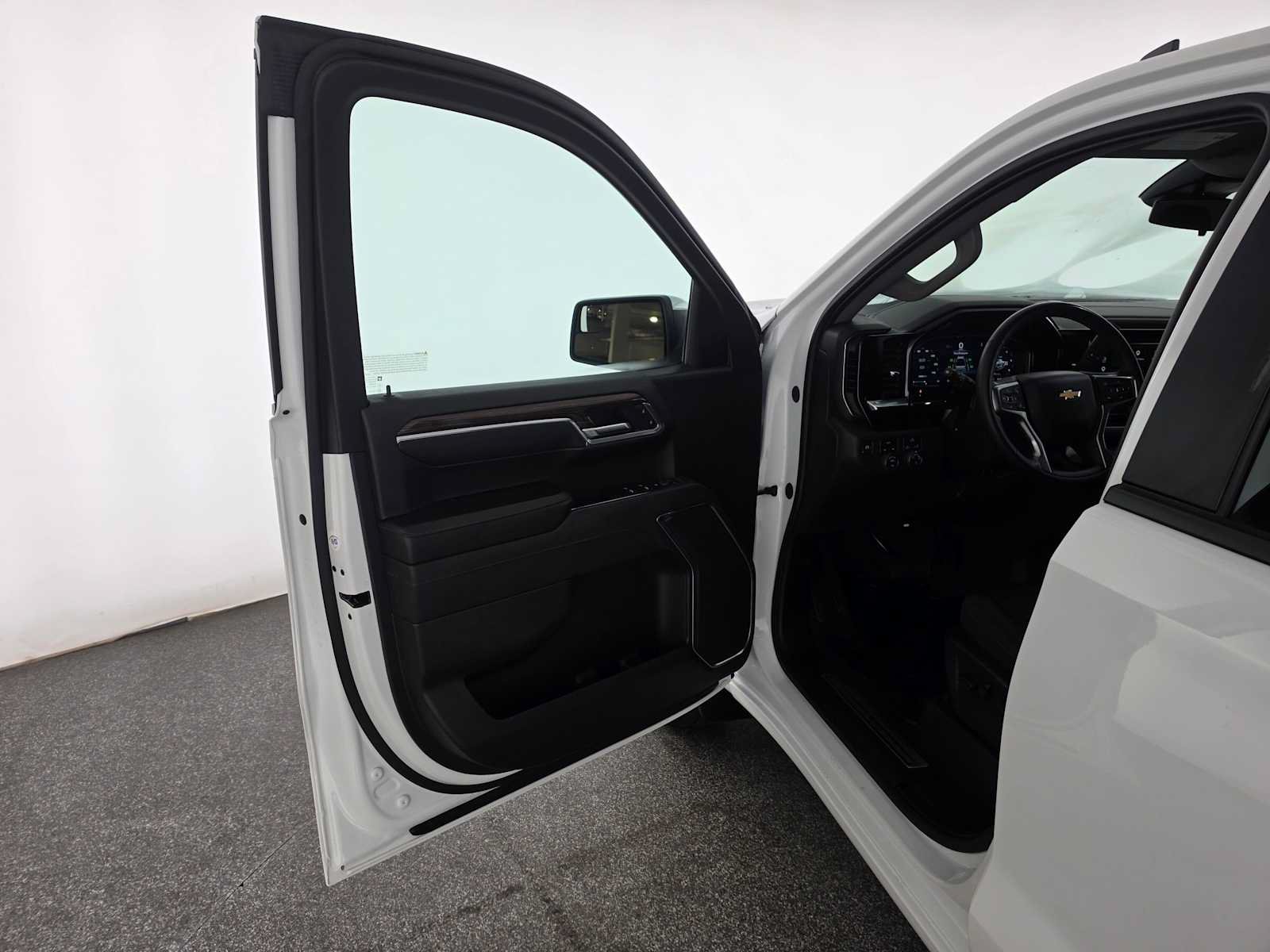 Used 2024 Chevrolet Silverado 1500 LT AWD/4WD image 20