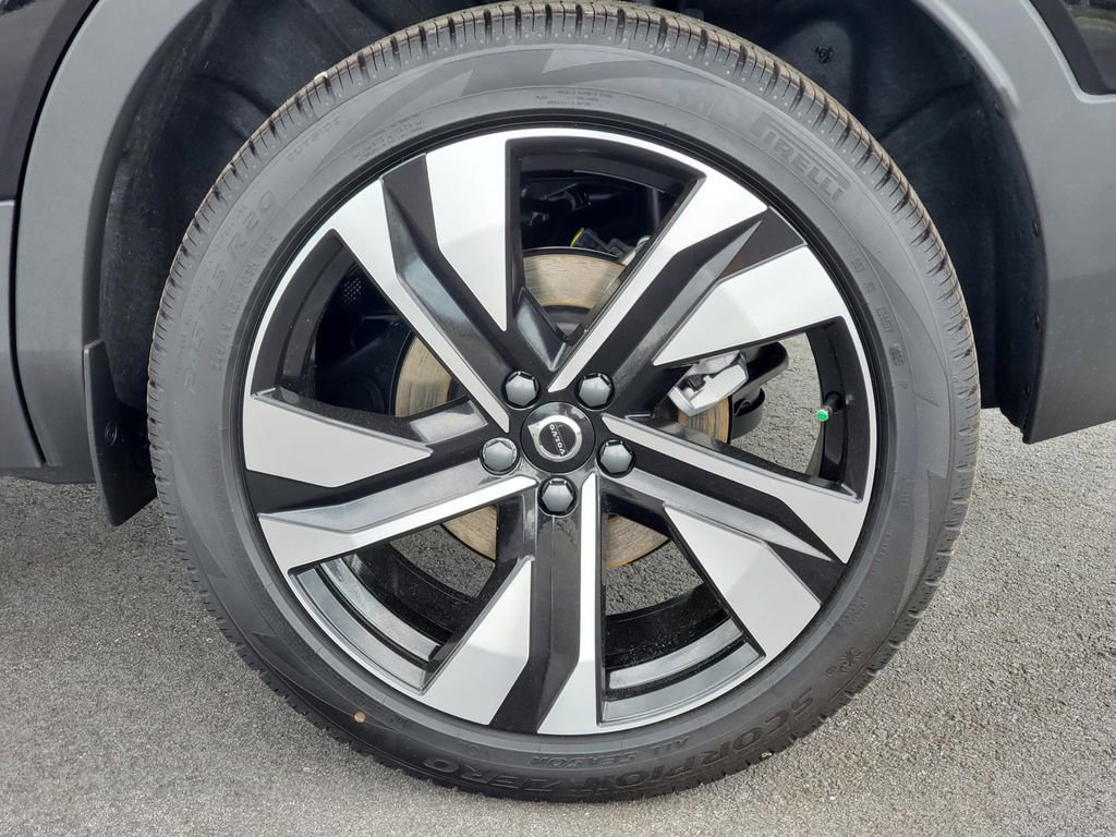 New 2026 Volvo XC40 B4 Plus w/ Protection Package Premier FWD image 28