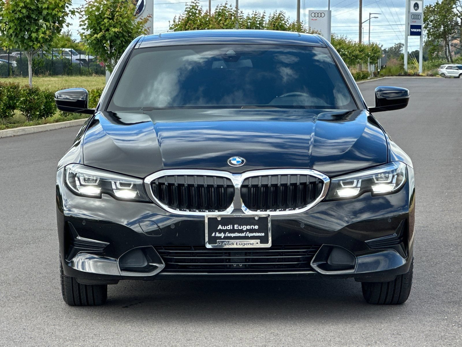 Used 2020 BMW 330i xDrive Sedan w/ Driving Assistance Package AWD/4WD image 8