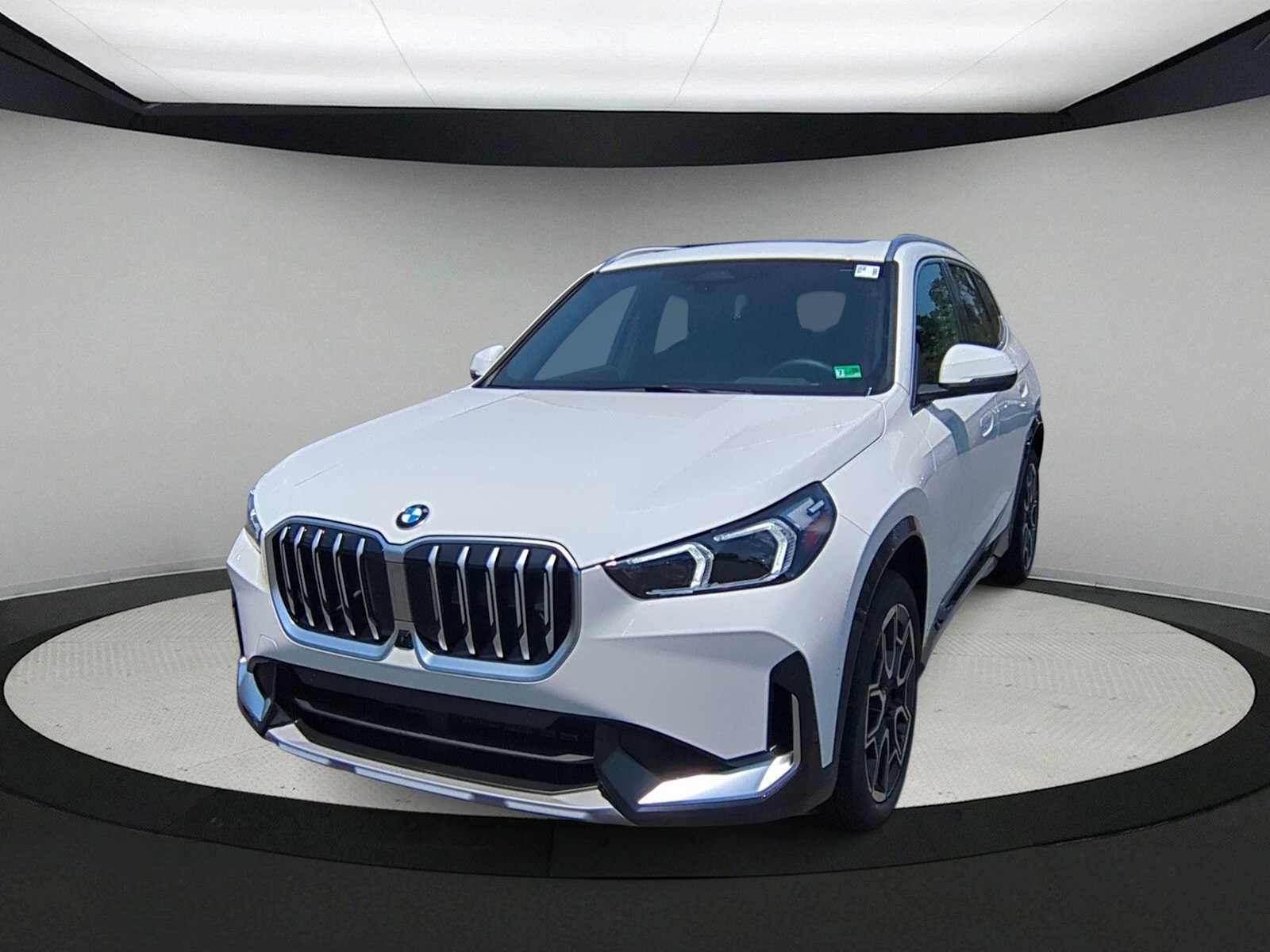 Used 2025 BMW X1 xDrive28i w/ Technology Package AWD/4WD image 4