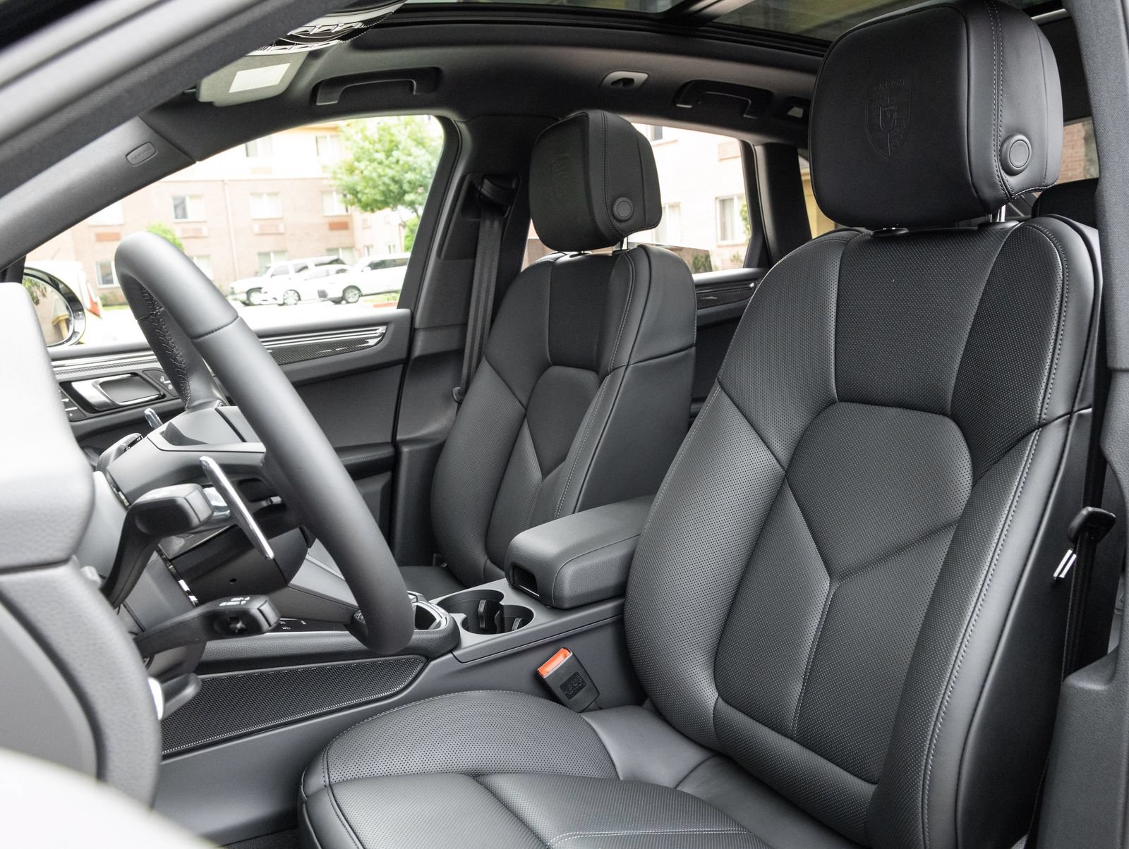 Certified 2026 Porsche Macan AWD/4WD image 5