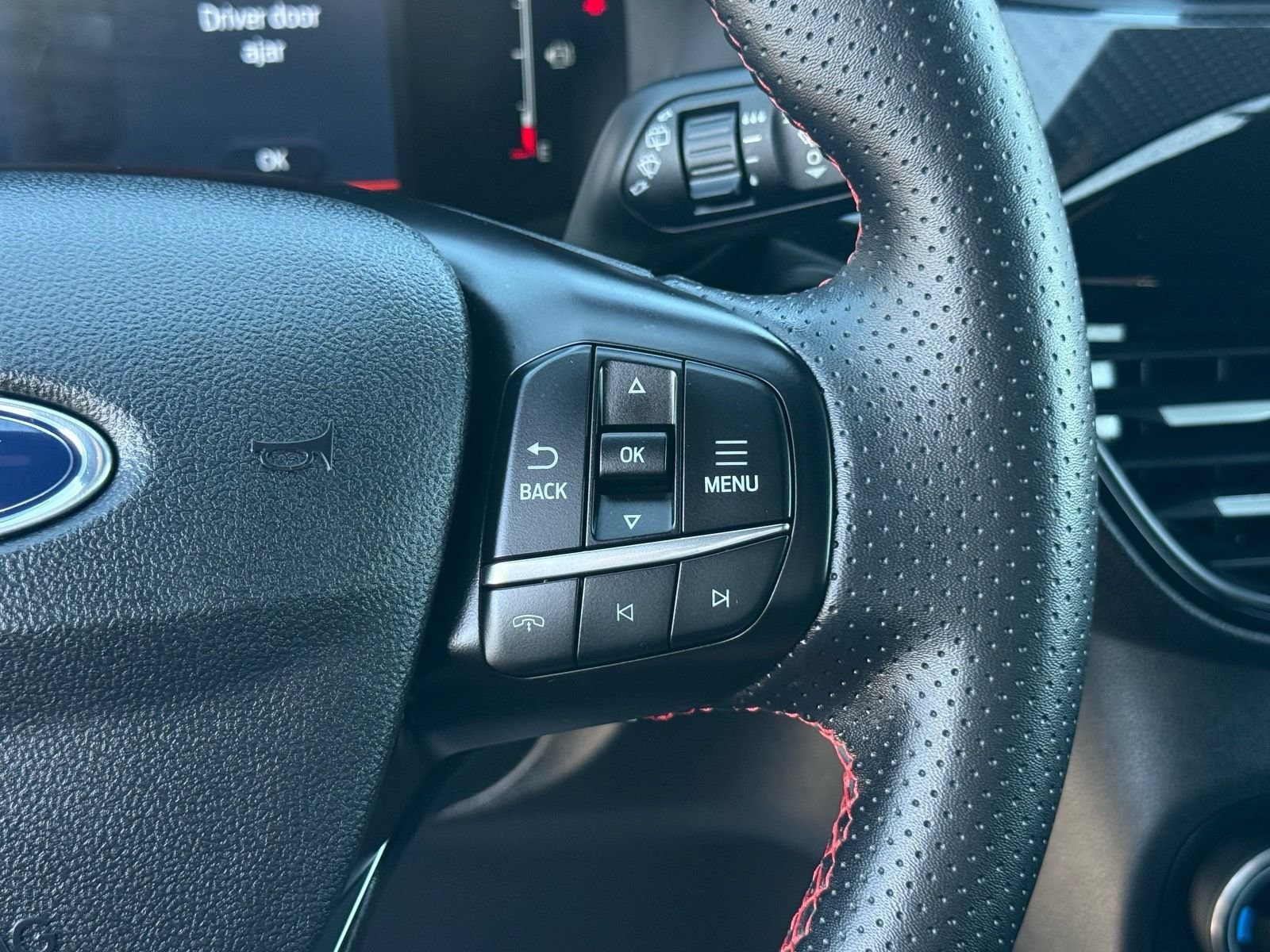 Used 2025 Ford Escape ST-Line FWD image 18