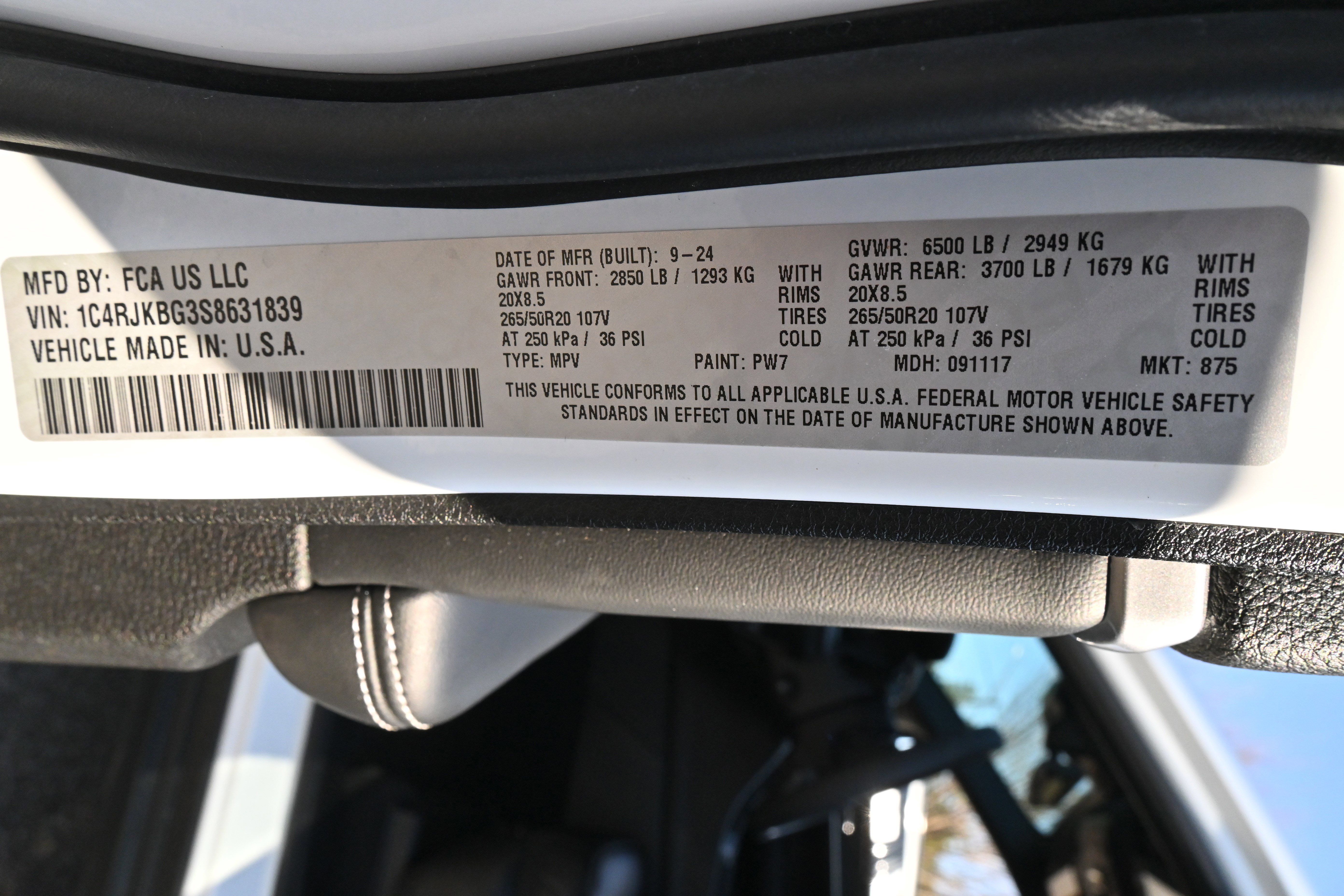 Used 2025 Jeep Grand Cherokee L Limited w/ Luxury Tech Group II image 39