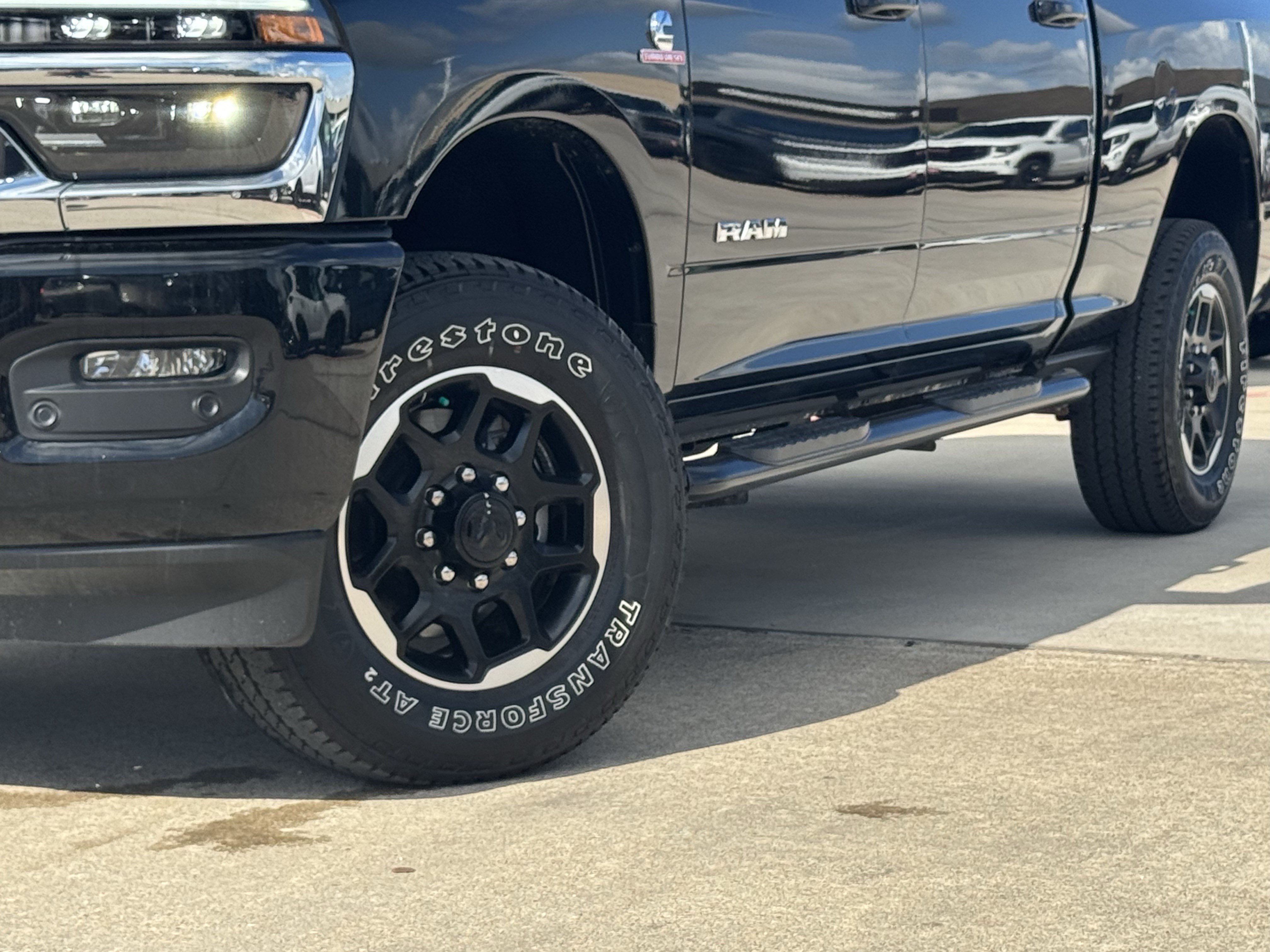 Used 2025 RAM 2500 Laramie AWD/4WD image 3