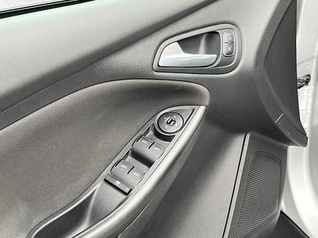 Used 2015 Ford Focus SE w/ Equipment Group 201A image 17