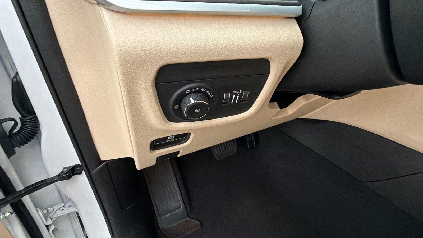Used 2023 Jeep Grand Cherokee Limited AWD/4WD image 25