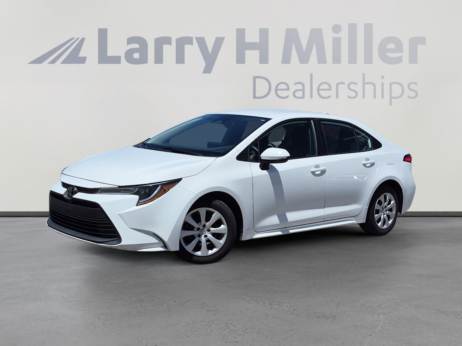 Used 2024 Toyota Corolla LE FWD image 1