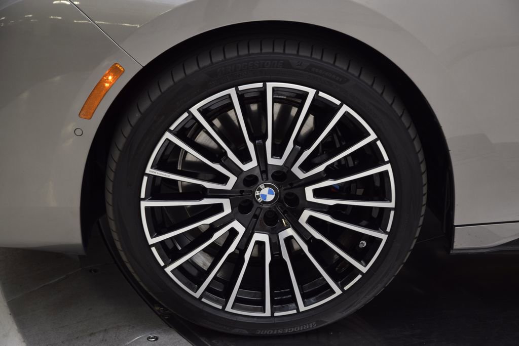 Used 2025 BMW 760i xDrive w/ Executive Package image 12
