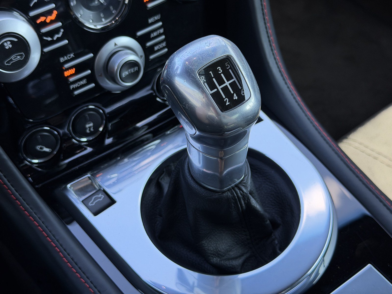 Used 2009 Aston Martin DBS Coupe RWD image 30