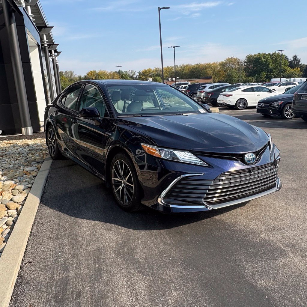 Used 2021 Toyota Camry XLE w/ Navigation Upgrade Package FWD image 4