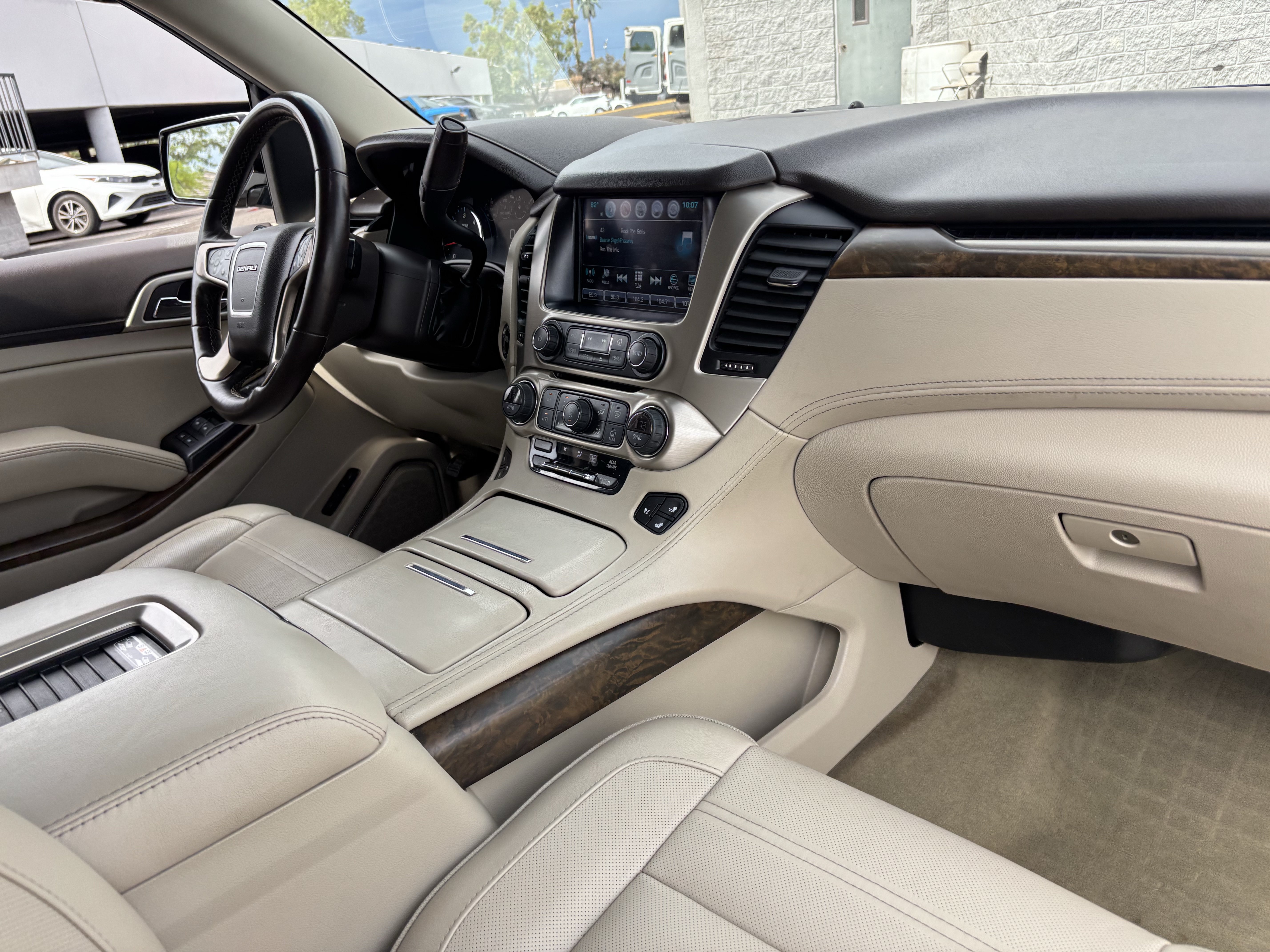 Used 2018 GMC Yukon Denali w/ Open Road Package AWD/4WD image 10
